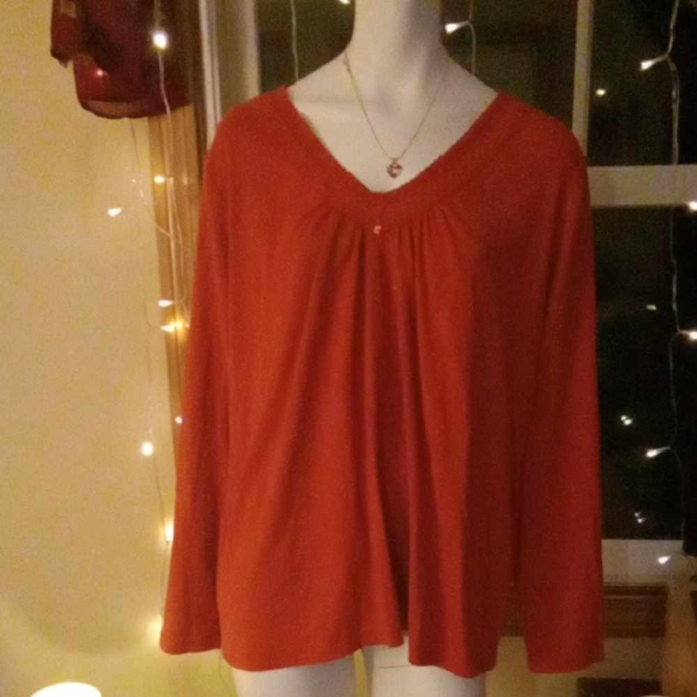 Women's V-Neck Long Sleeve Top in Rust